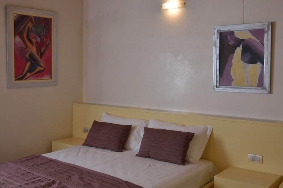 Comfort Suite (Erbe) | Soundproofing, cribs (free), WiFi (free), bed sheets
