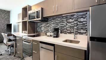 Suite, 1 Bedroom | Laptop workspace, iron/ironing board, free cribs/infant beds, free WiFi