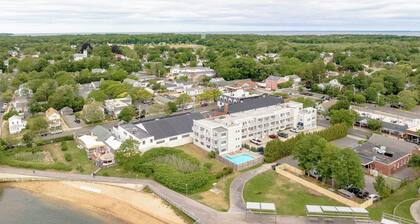 The Harbor Front Inn