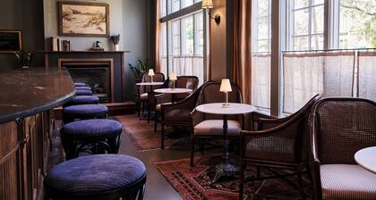 The Harbor Front Inn