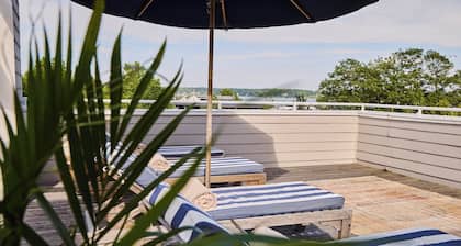The Harbor Front Inn