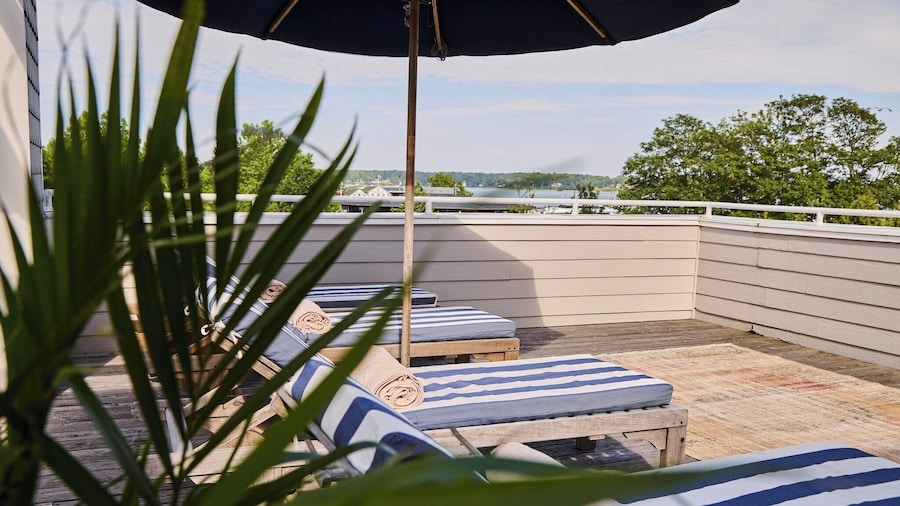 The Harbor Front Inn