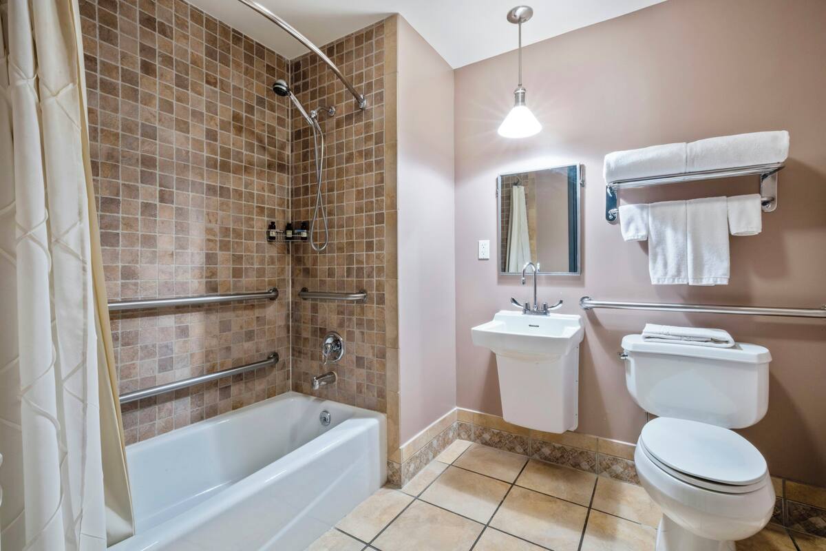 Habitación, 1 cama King size, acceso para personas con movilidad reducida | Baño para personas con discapacidad