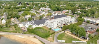 The Harbor Front Inn