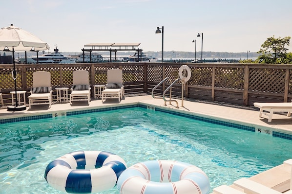 Seasonal outdoor pool, open 8:00 AM to 7:00 PM, pool loungers