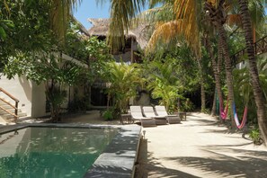 Outdoor pool, open 9:00 AM to 9:00 PM, sun loungers - Hotel Boutique La Puerta Azul Beachfront - Adults Only (Isla Holbox)