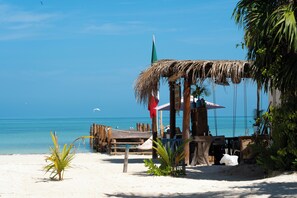 Beach bar - Hotel Boutique La Puerta Azul Beachfront - Adults Only (Isla Holbox)