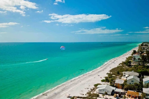 Nouvelle propriété! Vues magnifiques. Bord de l'eau "Paradise Bay."  Piscine et promenade à la plage