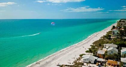 Nouvelle propriété! Vues magnifiques. Bord de l'eau "Paradise Bay." Piscine et promenade à la plage