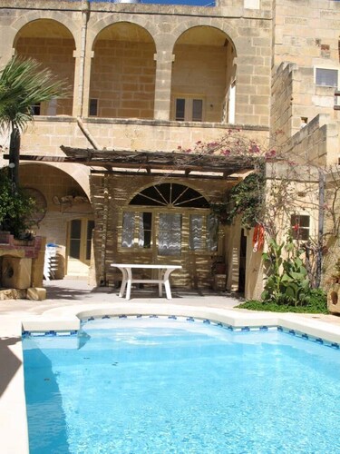 Ta 'Nikola Farmhouse