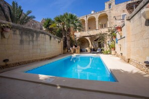 Pool - Charming Retreat: experience rustic elegance in this beautifully converted fh. (Santa Lucija)
