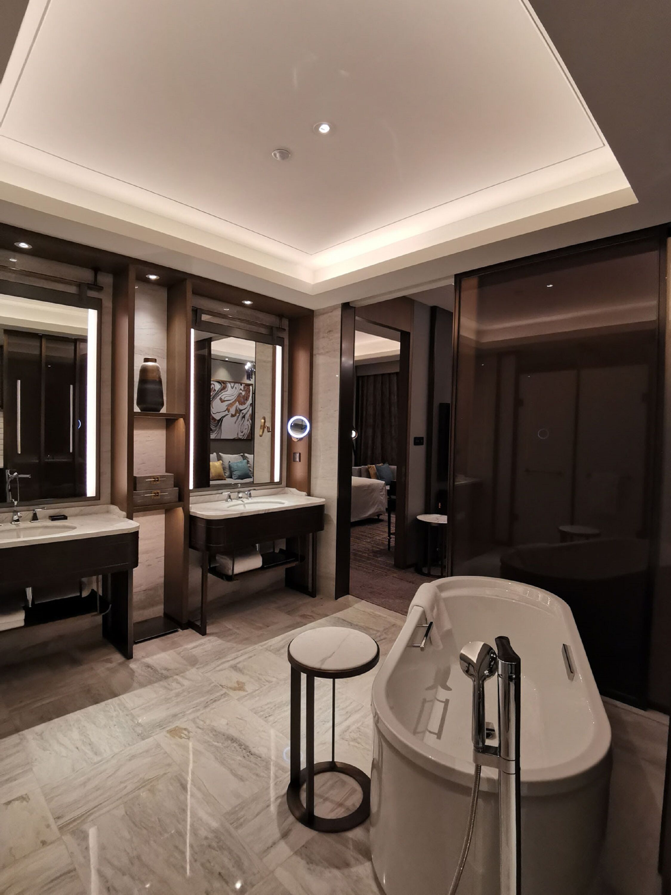 Premium bedding, down comforters, minibar, in-room safe