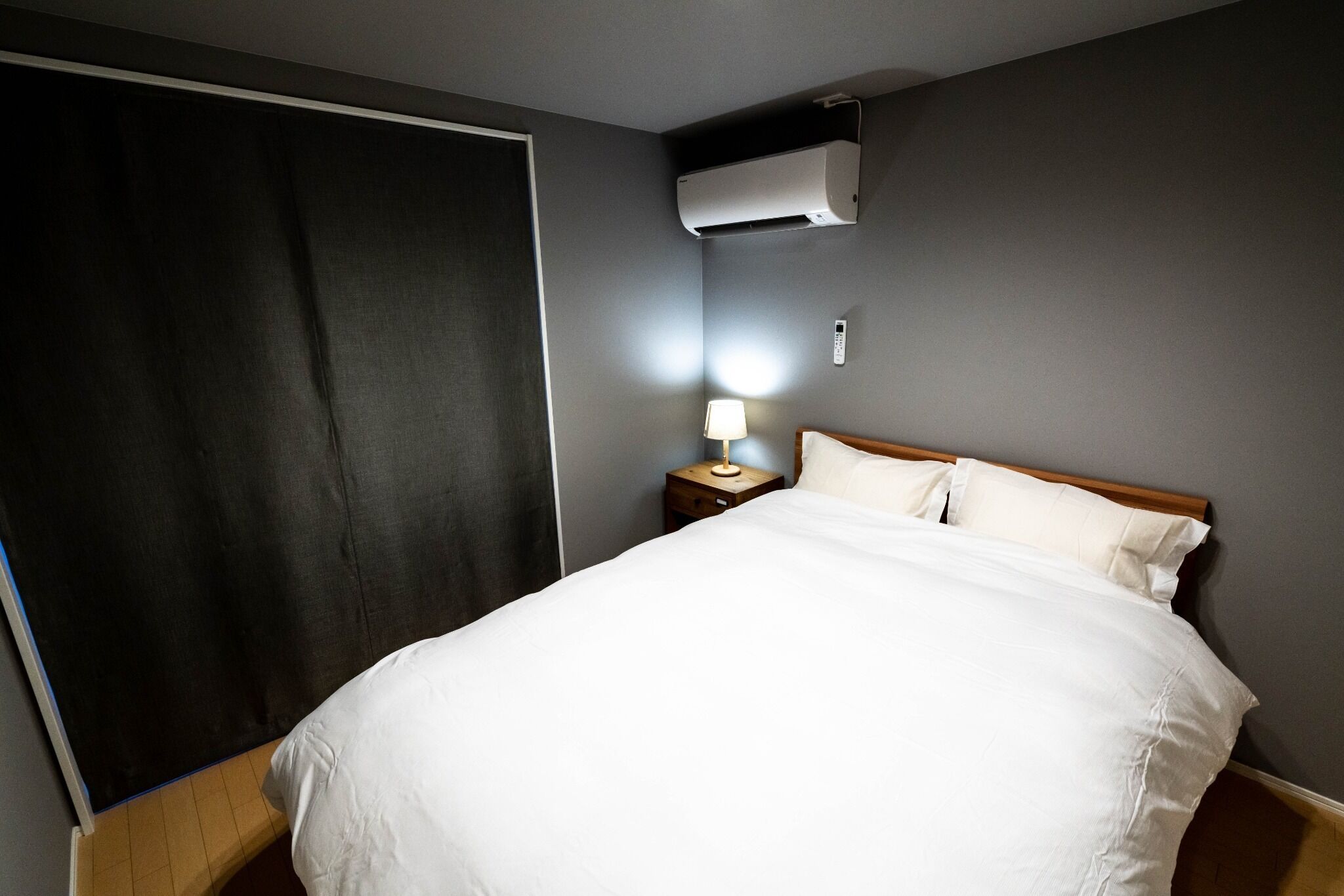 2 室のベッドルーム、アイロン / アイロン台、WiFi (無料)、ベッドシーツ