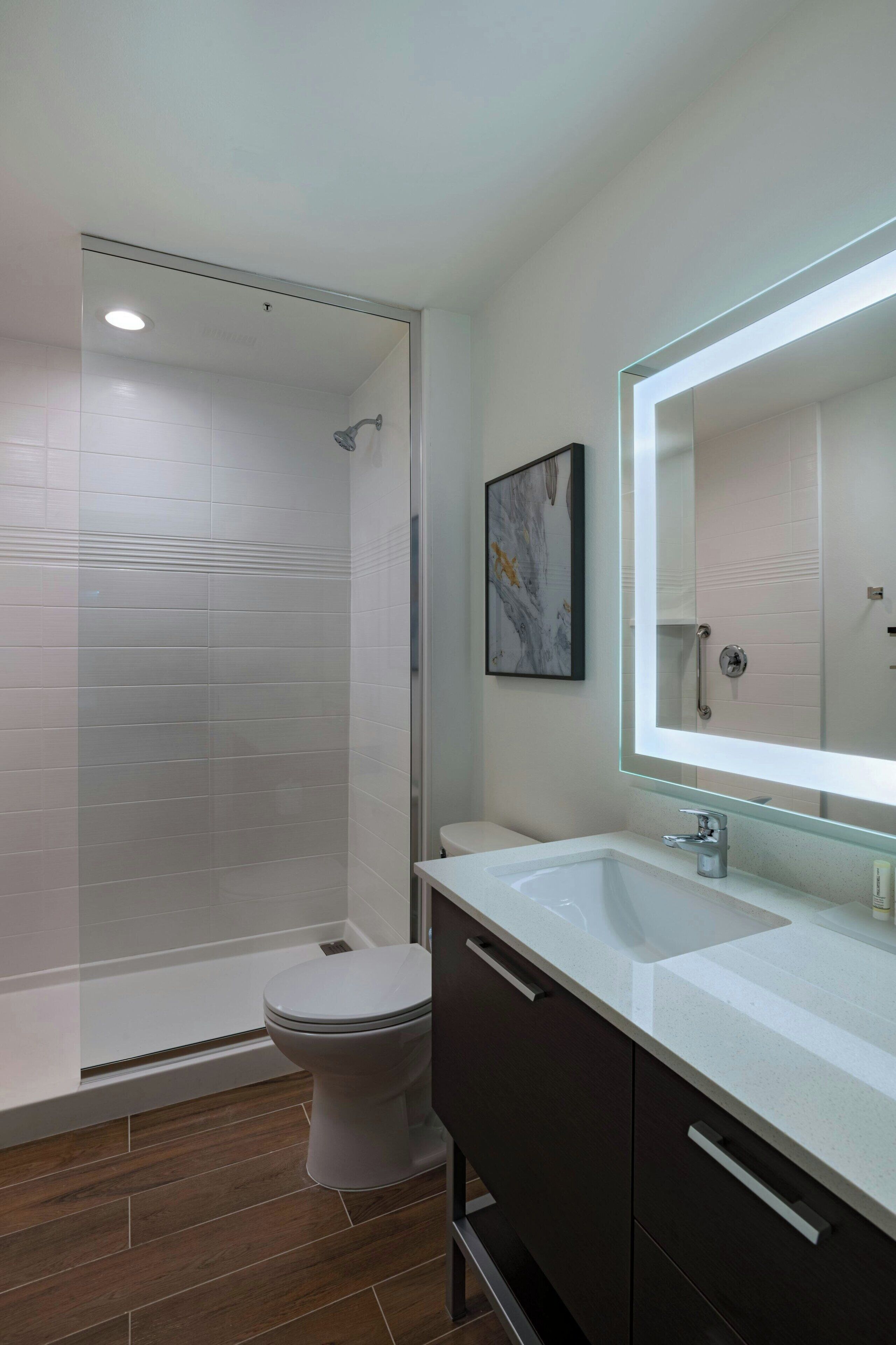 combined shower/bathtub, free toiletries, hair dryer, towels