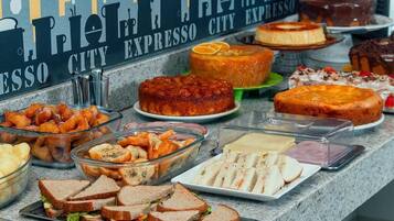 Sudah termasuk sarapan prasmanan setiap hari