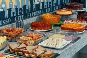 Petit déjeuner buffet compris tous les jours