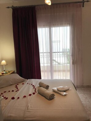 2 Schlafzimmer, schallisolierte Zimmer, Bügeleisen/Bügelbrett, WLAN