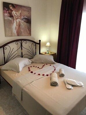 2 bedrooms, soundproofing, iron/ironing board, WiFi