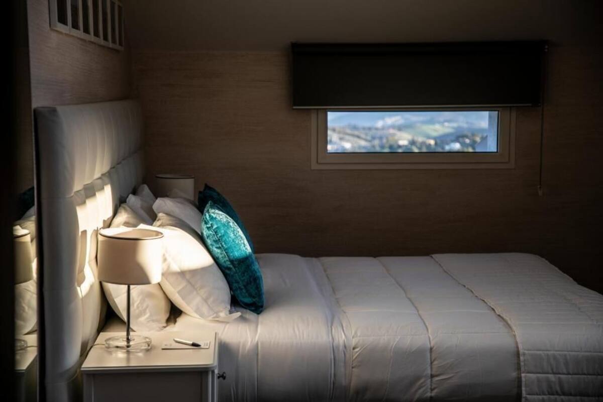 Habitació doble o amb dos llits individuals superior | Minibar, caixa forta a l'habitació i escriptori 