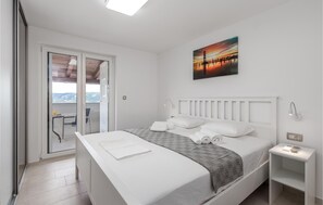 4 bedrooms, in-room safe, free WiFi, bed sheets