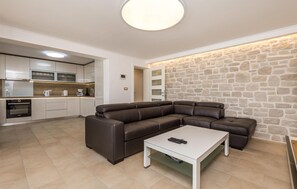 Smart TV - Gorgeous home in Lopar (Lopar)