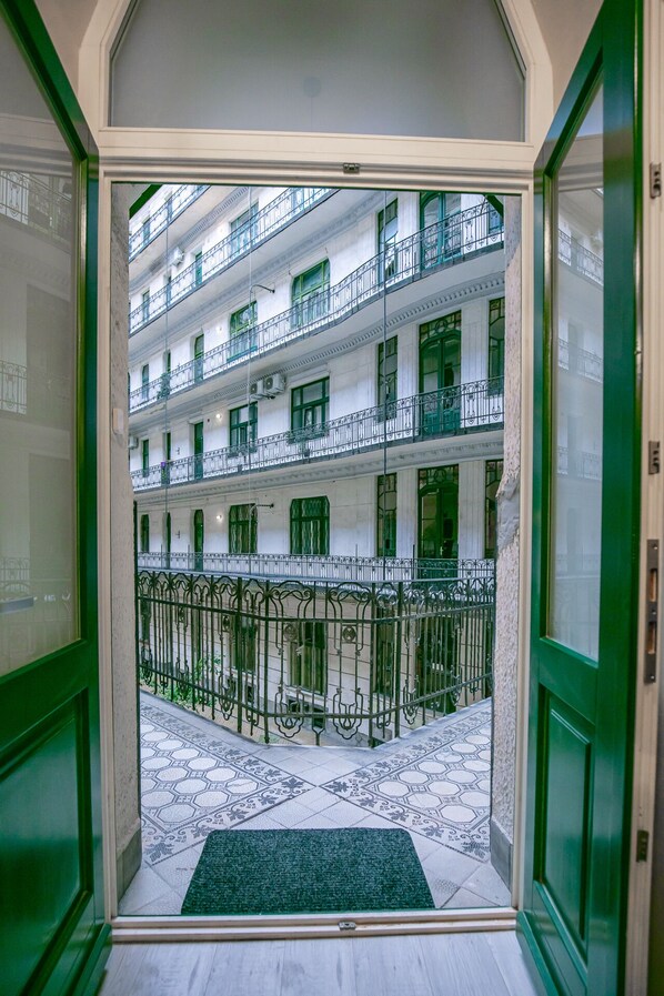 تفاصيل الفندق من الخارج