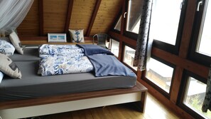 3 habitaciones, escritorio, tabla de planchar con plancha y wifi gratis
