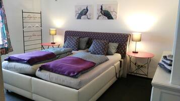 3 Schlafzimmer, Schreibtisch, Bügeleisen/Bügelbrett, kostenloses WLAN