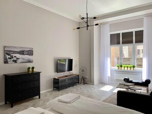 アパートメント | リビングルーム | 薄型テレビ