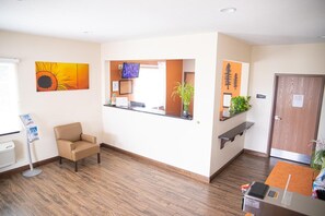 En 32-tommers TV med førsteklasses TV-kanaler