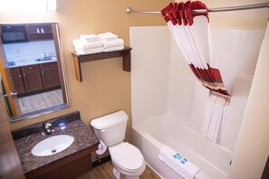 Combined shower/bathtub, free toiletries, hair dryer, towels - White House Suites (Plainfield)