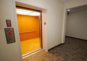 Interior - White House Suites (Plainfield)
