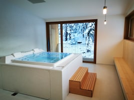 Sauna seca, banheira de hidromassagem, sauna a vapor, massagens