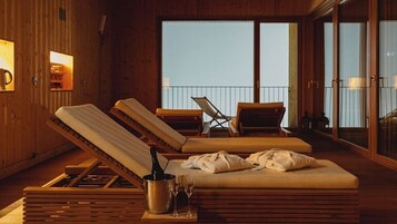 Sauna seca, banheira de hidromassagem, sauna a vapor, massagens