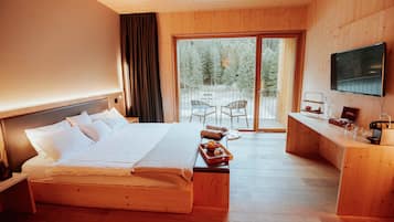 Phòng đôi tiện nghi đơn giản | Két bảo mật tại phòng, trang trí khác biệt