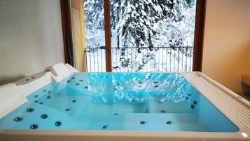 Sauna, hot tub, steam room, massages