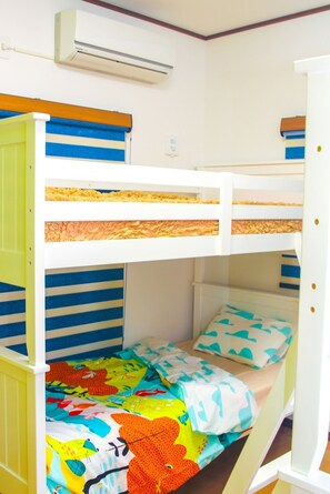 2 habitaciones, escritorio, tabla de planchar con plancha y wifi gratis 