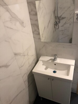 Apartment | Bathroom