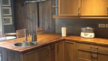 Réfrigérateur, micro-ondes, four, lave-vaisselle