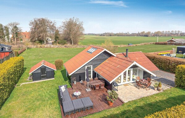 Outdoor dining - Cozy home in Karrebæksminde with WiFi (Karrebæksminde)