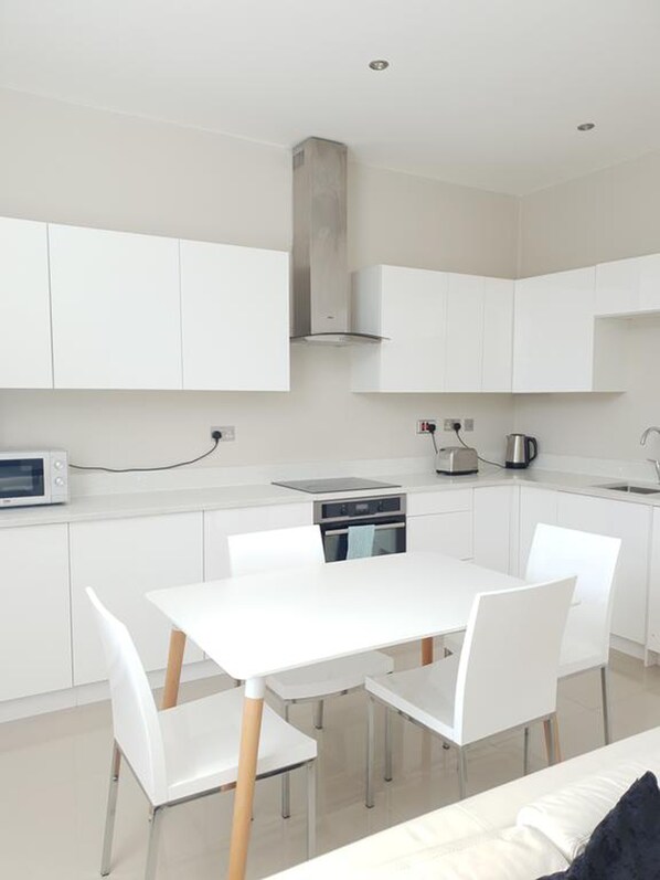 Two-Bedroom Apartment | Private kitchen - Edgbaston Apartments Stanmore 2 (Birmingham)