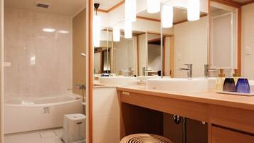 Hårtork och handdukar