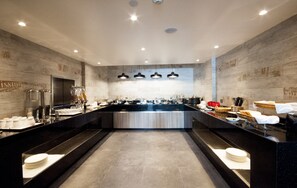 Free daily buffet breakfast