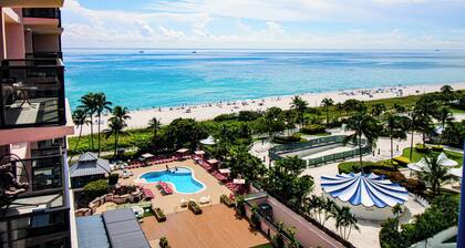 Invitant condo avec piscine et accès à la plage