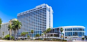 Exterior - Castle 1033 Ocean view studio, Pool and Beach Access, FREE Parking, Tennis and more! (Miami Beach)