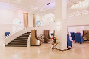 Interior - Alexander 511 Beachfront condo w/ 2 swimming pools, sauna & direct beach access (Miami Beach)