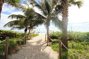 On the beach - Alexander 1211 with Beach Access, 2 pools, sauna (Miami Beach)