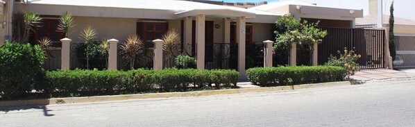 Fachada da propriedade