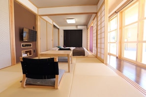 2 bedrooms, desk, free WiFi, bed sheets