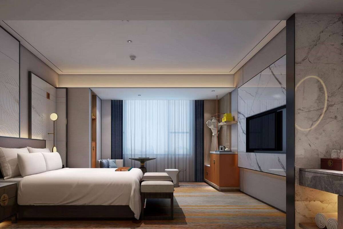 Minibar, desk, iron/ironing board, free WiFi